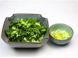 油菜新吃法 拌米饭吃特别香
