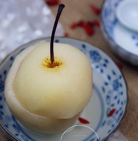干燥冬天喝碗冰糖雪梨