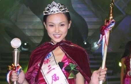 底子好架不住妆容瞎青涩唐嫣时尚进化之路