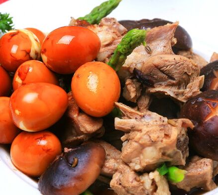 女人保鲜最应该吃的一道肉菜鹌鹑蛋炖兔肉
