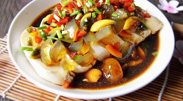 年夜饭上的凉菜盘【擂椒皮蛋豆腐】
