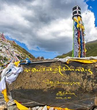 探秘玉树神山“尕朵觉悟神山”