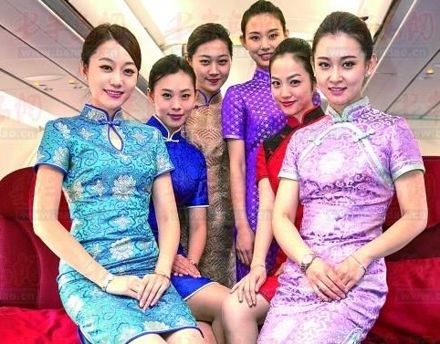 青岛航空上演空中“旗袍秀” 呈现视觉盛宴