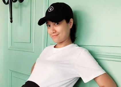 女主播朱丹患病惹人疼 想抱孩子却疼如针扎