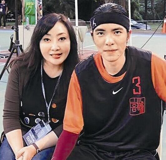 曝萧敬腾骗财骗色日籍诽谤者被喷无脑智障