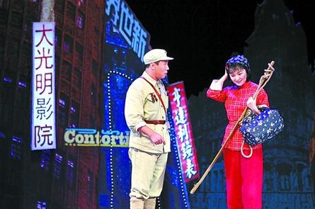 主持人版霓虹灯下哨兵传递正能量