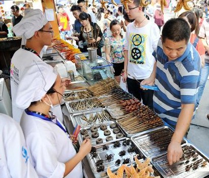 成都国际美食旅游节“昆虫大餐”受热捧
